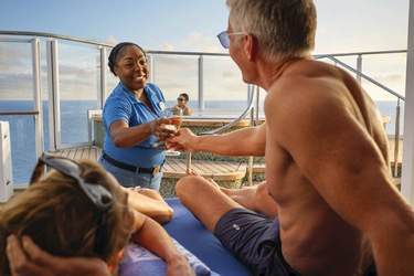 NCL Norwegian Bliss Vibe Beach Club Lifestyle 6 ©Norwegian Cruise Line.jpg